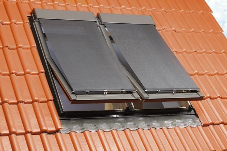 FAKRO_AMZ_Manual_Mansarda_rulou_exterior.jpg FAKRO AMZ Manual Mansarda rulou exterior